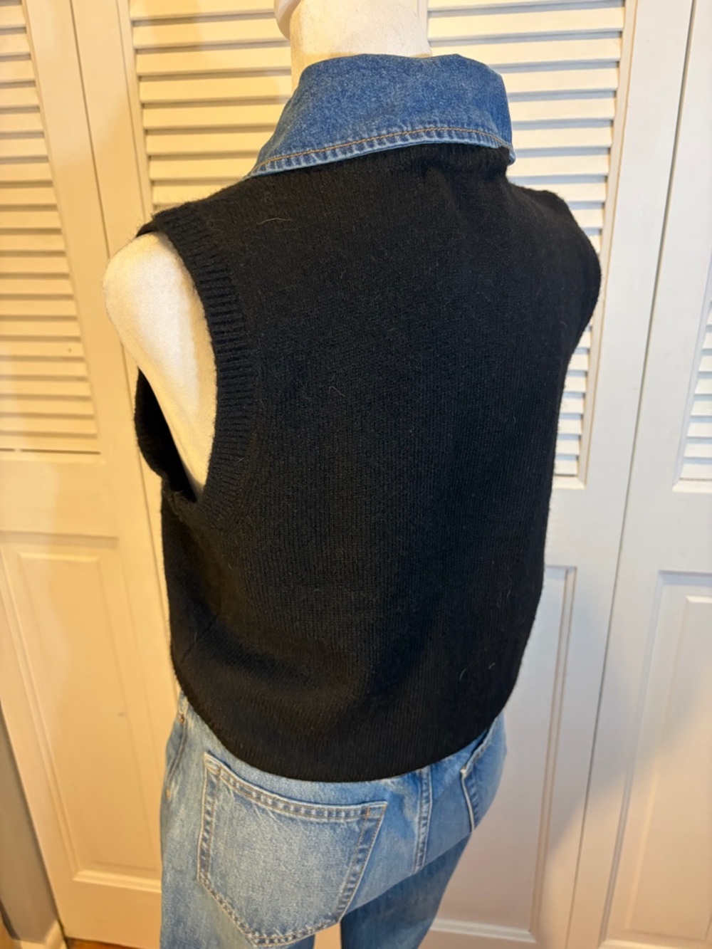 Black Sleeveless Knit Top with Denim Collar - Picture 4 of 9